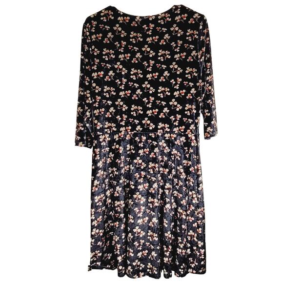 Yumi black floral print velvet long sleeved midi wrap dress size 14 - Picture 2 of 8